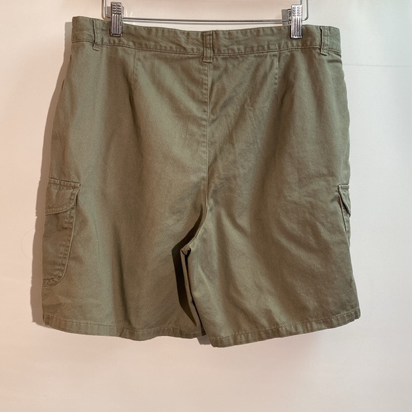 ELGO - High rise cargo shorts. Size 14 - Picture 2 of 7